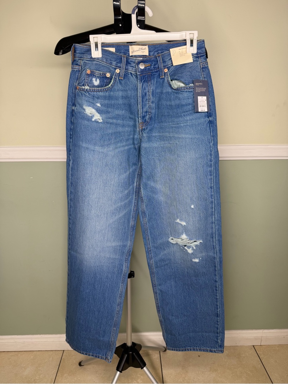 Universal Thread 90s BAGGY
MID RISE
RELAXED HIP & THIGH
BAGGY LEGENDARY
